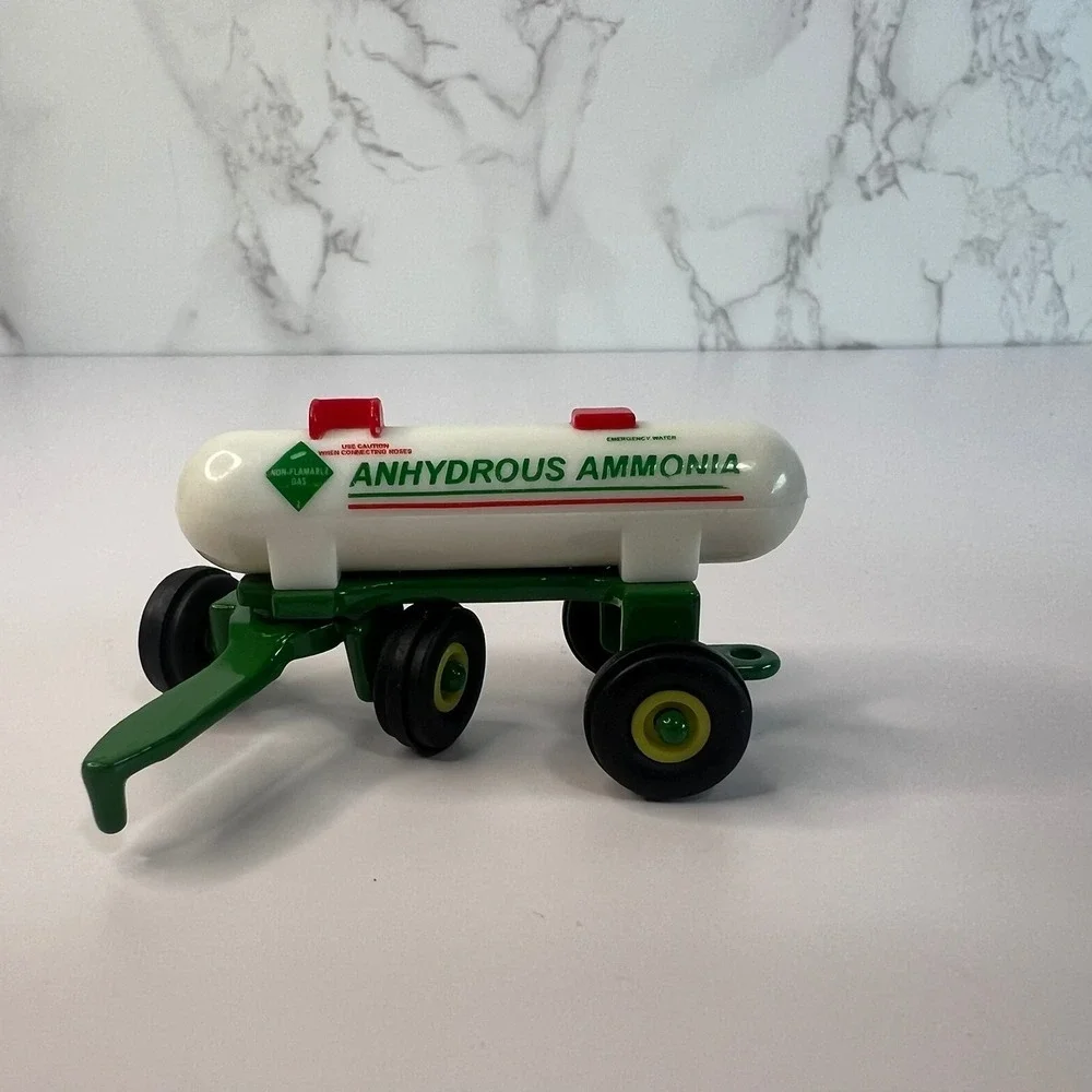 ERTL John‎ Deere 1/64 Anhydrous Ammonia Tractor Tank Trailer w/Yellow Rims, 3